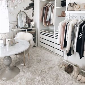 welcome to my closet ✨